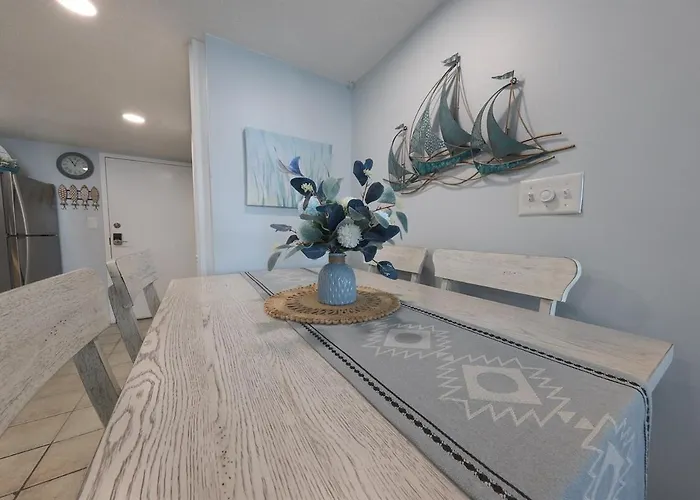Apartment Surf And Racquet Club - Great Pool - Bring Your Boat - Easy Access