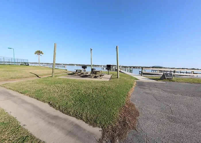 Surf And Racquet Club - Great Pool - Bring Your Boat - Easy Access Apartment *